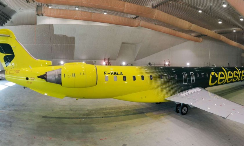 Das Flugzeug könnte von der Lackierung BVB-Fans glücklich machen.