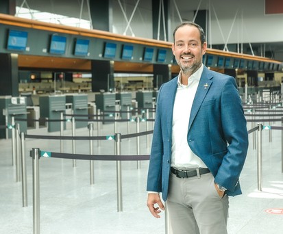 Mehdi Guenin, Head of Corporate Communications bei Helvetic Airways