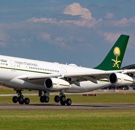 Der Airbus A340-200 der saudischen Königsfamilie beim Abflug aus Hamburg Mitte Juli 2022 ...