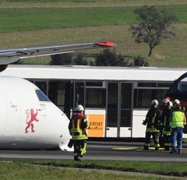 Szenen eines ungewöhnlichen, aber zum Glück glimpflich ausgegangenen Unfalls. Die Bombardier Dash 8 Q400 blieb am 30. September 2015...