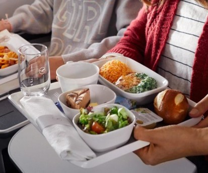 Lufthansa-Service: Manche Angestellte wollen mehr, manche weniger davon.