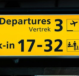 Schilder in Amsterdam Schiphol: Es kommt weiterhin zu Verzögerungen.