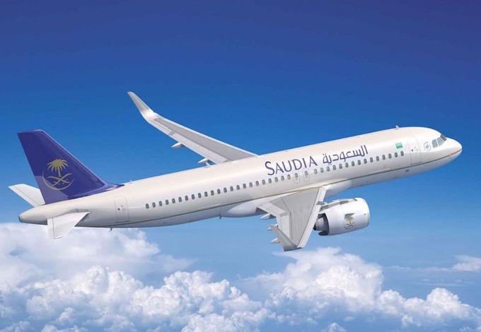 Saudia stockt die Order von bisher 35 Flieger der A320-Neo-Familie deutlich auf. Bis zu 100 Flugzeuge will sie neuerdings in die Flotte aufnehmen. 30 zusätzliche Exemplare hat sie fest geordert, darunter 15 A321 XLR. Für 35 weitere Exemplare hat sie sich eine Option gesichert.