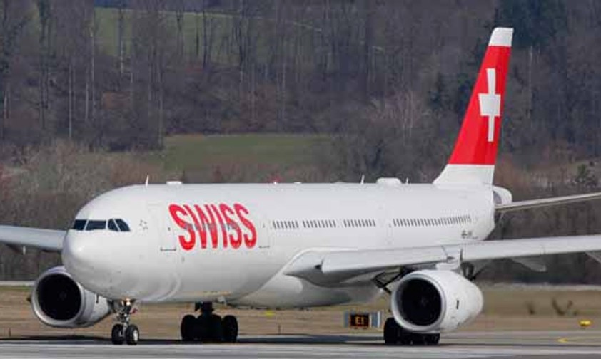 Airbus A330 von Swiss (Archivbild): Ein Crewmitglied könnte erkrankt sein.