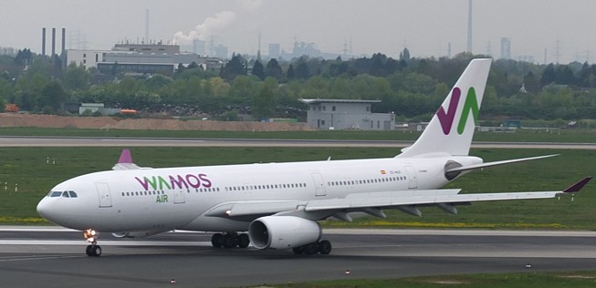 Airbus A330 von Wamos Air in Düsseldorf: Unterwegs für Air Berlin.