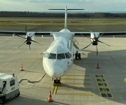 Zurück in Paderborn: Derzeit bleibt der Flieger nur übers Wochenende, künftig soll er hier stationiert werden.