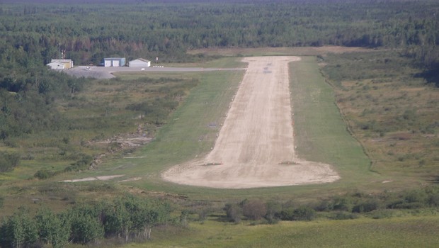 Weniger lustig, als etwas gruselig ist der Name eines Airports in der kanadischen Prärie: Bloodvein River.