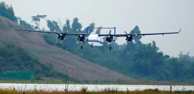 Tengden Scorpion D beim Erstflug: 20 Meter Spannweite.