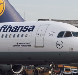 Die D-AIRH von Lufthansa: 1993 erstmals geflogen, 1994 ausgeliefert, hier zu sehen 2005, und 2026 immer noch Teil der Flotte.