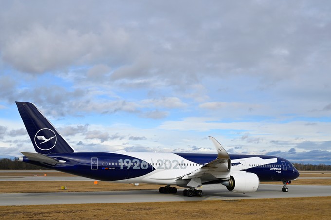 ... mit der Registrierung D-AIXL ...