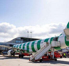 Jet von Condor am Flughafen Hamburg: Die Airline baut ab.