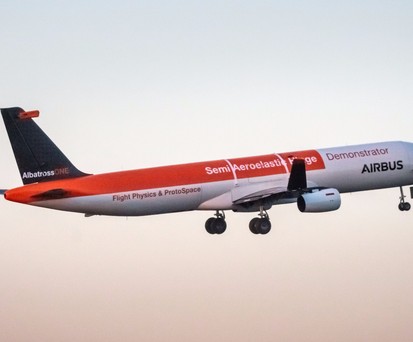 Der Albatross One von Airbus. Die Flügelspitzen...
