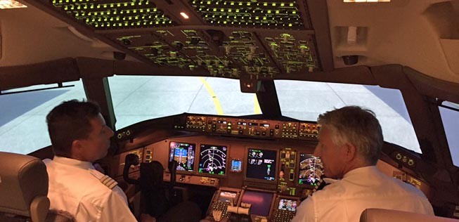 Ab Januar werden dann die Swiss-Piloten geschult. Der Simulator ist dann 22 Stunden am Tag in Betrieb. In den restlichen 2 Stunden wird der Unterhalt durchgeführt.