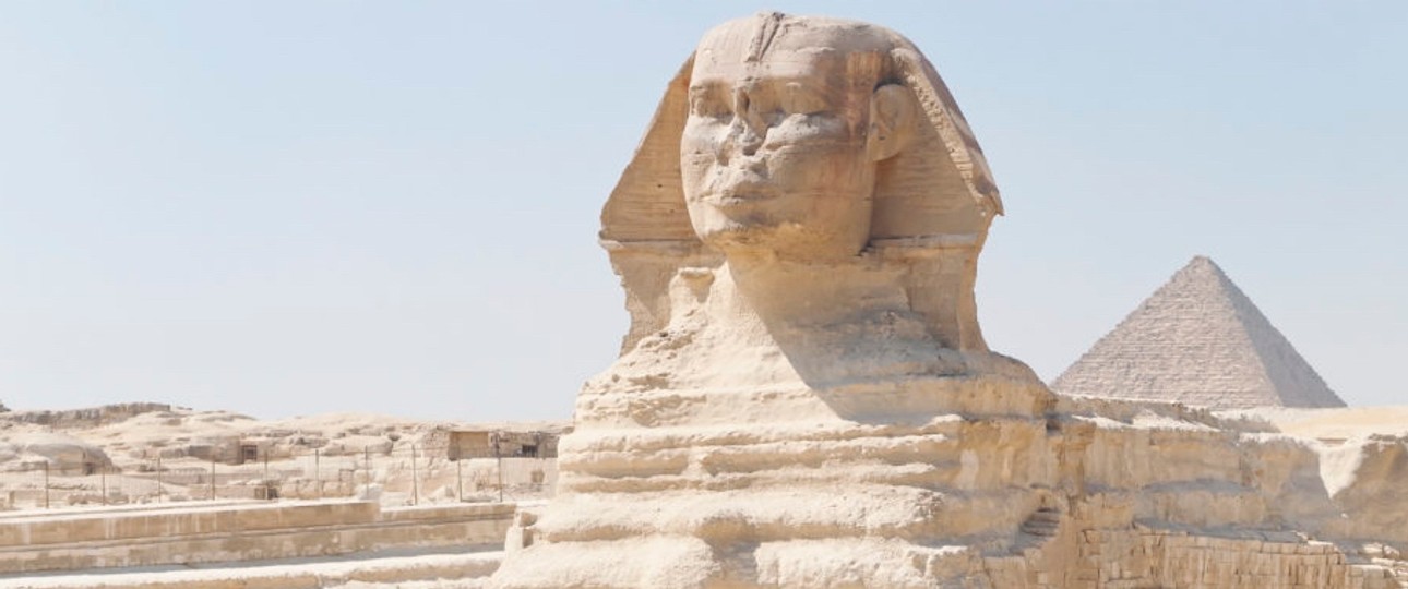 Die Sphinx und die Pyramiden von Gizeh: Der Airport wurde nach dem Bauwerk benannt.