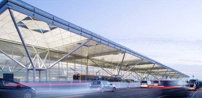 Flughafen Stansted: Wer zahlt, wer nicht?