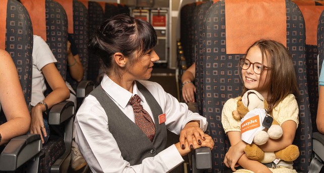 Teddy mit Easyjet-Tracker: Damit es im Urlaub keinen Stress gibt.