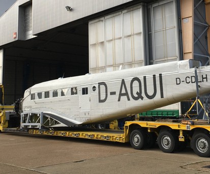 Die D-AQUI vor dem Lager in Bremen: Einlagerung statt Rundflüge.