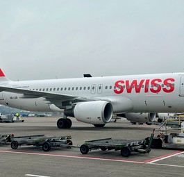 Airbus A320 mit dem Kennzeichen HB-IJR: Trägt als erstes Flugzeug die neue Lackierung.