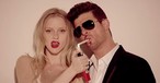 Wer bei American Airlines beim Boarding oder nach der Landung im Flugzeug wartete, musste sich mit Piano-Pop zufrieden geben. Zum Beispiel der Klavierversion von Robin Thickes «Blurred Lines».