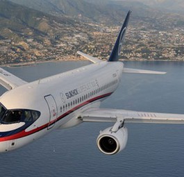 Superjet 100 von Sukhoi: Kann auch auf kürzeren Pisten landen.