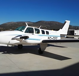 Beechcraft 58 Baron von Euroairlines: Mitte zum Zweck.