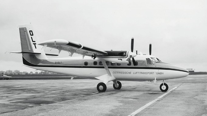 Nach dem Tod des Mitgründers Janssen kaufen die neuen Eigentümer Aktiengesellschaft für Verkehrswesen und Visser &amp; van Doornum eine De Havilland DHC-6 Twin Otter.