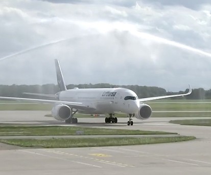 Lufthansa's Airbus A350 carrying Bayern Munich.