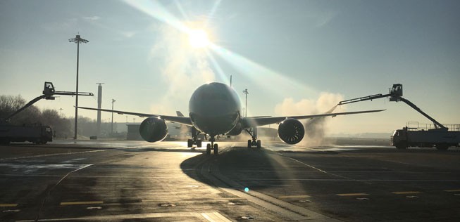 Enteisung einer Boeing 787 Dreamliner.