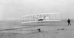 Die Wright Brüder bei ihrem Erstflug: Angeblich kamen ihnen einige Piloten aus Indien zuvor.