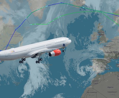 Airbus A330 von SAS: Die blaue Linie zeigt die geplante Route, die grüne Linie den realen Flugverlauf.