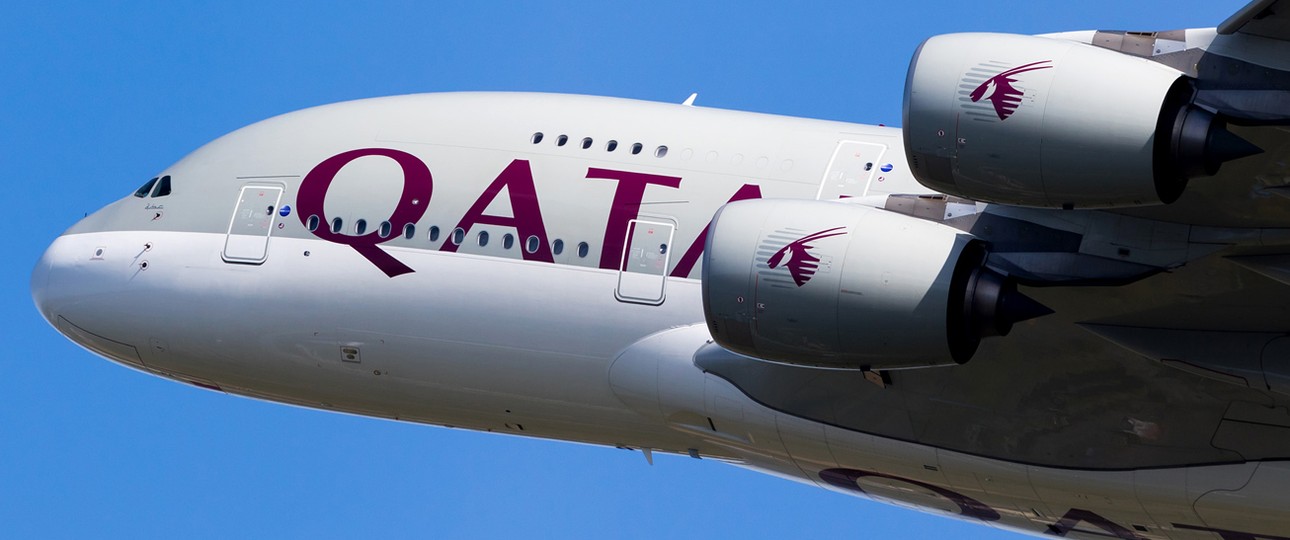 <strong>Qatar Airways:</strong> Kein anderer Airline-Chef hat den A380 so hart und stetig kritisiert wie Akbar Al Baker von Qatar Airways. Dennoch reaktivierte die Airline den Superjumbo nach einer Pandemie-Pause - <a href="https://www.aerotelegraph.com/in-neun-wochen-fliegt-qatar-airways-wieder-mit-airbus-a380">und verwies auf ihre aktuellen A350-Probleme</a>. Von diesen wird wohl auch die Zukunft des A380 bei der Fluglinie aus Katar abhängen. Aktuell sind acht der zehn A380 von von Qatar Airways aktiv.