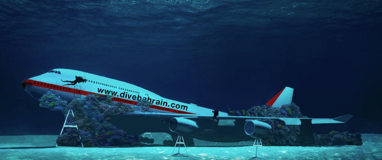 Dive Bahrain, Bahrain: Im Persischen Golf vor Bahrain hat das T<a href="https://www.aerotelegraph.com/taucher-attraktion-unter-wasser-boeing-747-und-airbus-a330-tauchen-auf-den-meeresboden-ab">auchunternehmen eine Boeing 747 versenkt</a> und sie zum künstlichen Korallenriff gemacht.