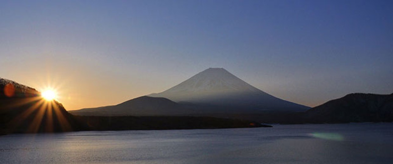 Sonnenaufgang am Fuji: Viele japanische Airlines bieten Flüge an Neujahr an.