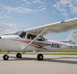 Die Cessna Skyhawk in neuer Lackierung.