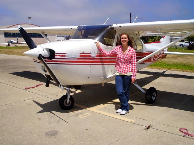 Karin Arning 2011 in Kalifornien, wo sie die Privatpilotenlizenz gemacht hat.