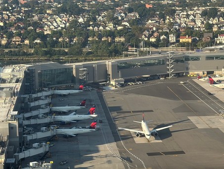 Delta-Flugzeuge am Flughafen LaGuardia: Kürzlich wurde vor Raketenwerfern gewarnt.