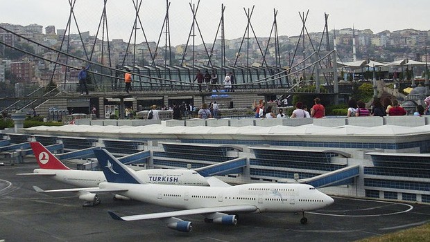 Istanbuls Atatürk Airport schafft es mit 290 Verbindungen auf Platz 5.