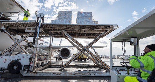 Frachtverladung am Flughafen Lüttich: Umlandgemeinden klagen gegen die neue Betriebsgenehmihung.