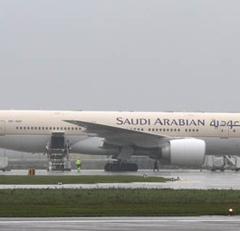 Boeing 777 mit dem Kennzeichen HZ-AKF: Die von Saudia stillgelegte Maschine geht an die US-Armee.