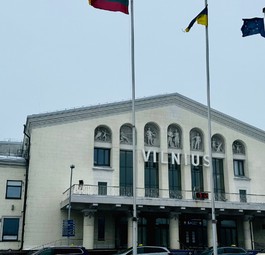 Das alte Terminal von 1954. Es ist architektonisch ...