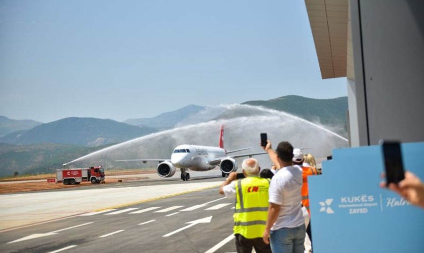 Landung von Helvetic Airways: Flüge von Zürich nach Kukës.