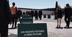 Alitalia will sich transformieren und in eine «neue Zukunft» aufbrechen. Außen wird das durch die veränderte Bemalung gezeigt, innen durch eine neue Kabine.