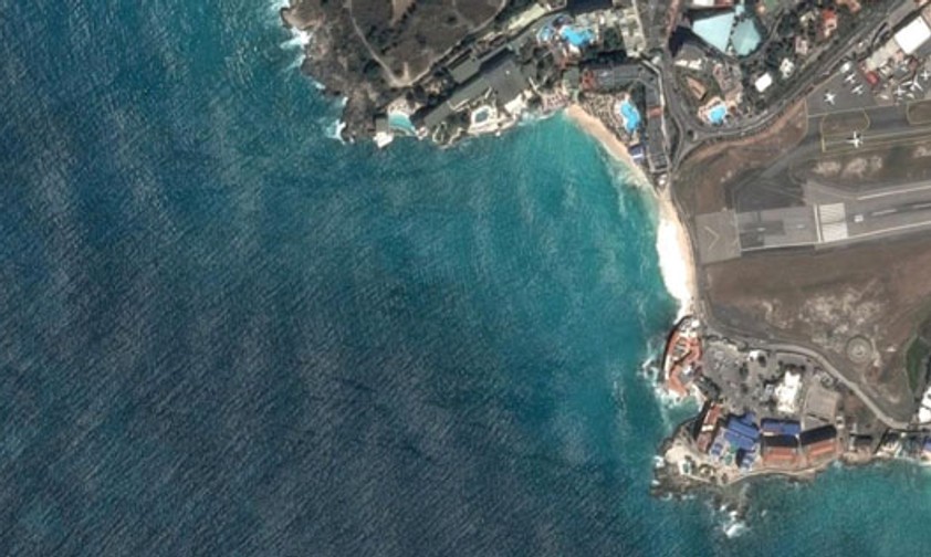 Maho Beach und der Flughafen von St. Maarten: Enge Verhältnisse.