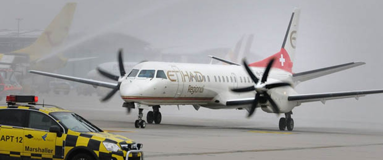 Im November 2013 kündigte Etihad den Einstieg mit 33 Prozent bei der Schweizer Regionalfluglinie Darwin an. Es ist eine Erweiterung der Strategie. Darwin fliegt künftig unter dem Namen Etihad Regional Passagiere zu Etihad-Kontenpunkten.