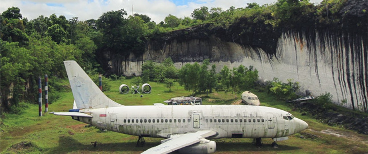 Die mysteriöse Boeing 737 auf Bali: Wer brachte sie hier her?