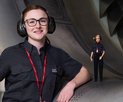 Mechaniker-Barbie: Virgin Atlantic will junge Frauen für technische Luftfahrt-Berufe begeistern.