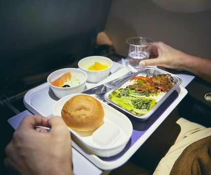 Bordverpflegung in der Economy Class: Japan Airlines bietet die Option, das Bordessen abzubestellen.
