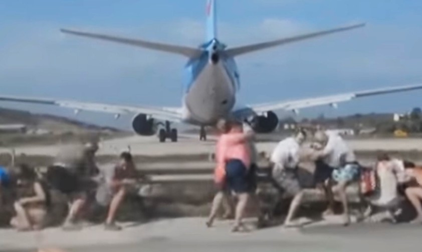 skiathos jet blast