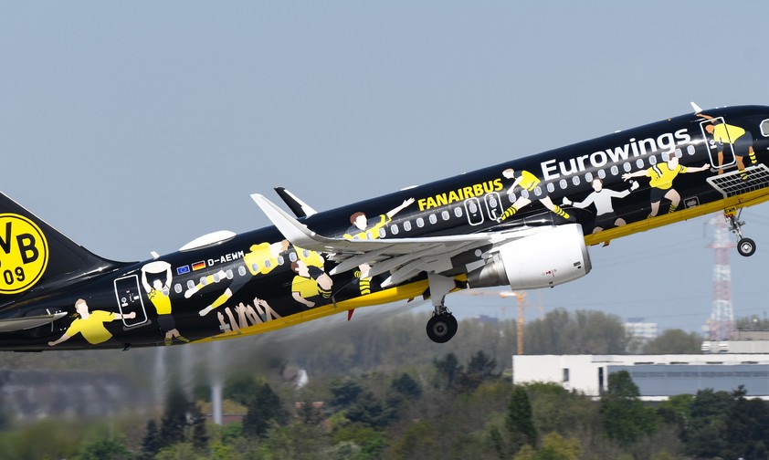 Der neue Fan-Airbus in Düsseldorf: Die Bemalung ist verspielter als die des Mannschaftsairbus.