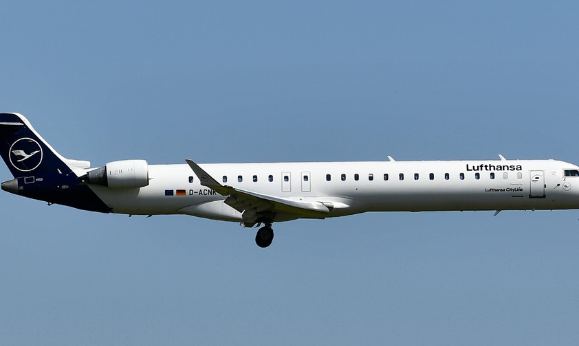 CRJ 900 von Lufthansa Cityline: zwei Routen weniger.